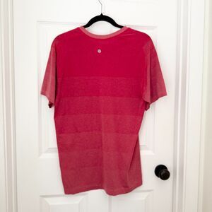 Men Lululemon Metal Vent Short Sleeve Striped Slim Fit in Red Size Medium